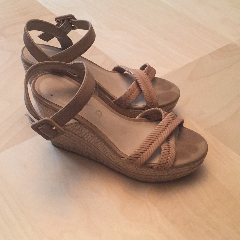 Perfect summer wedge!